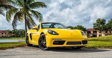 Rent Porsche in Dubai
