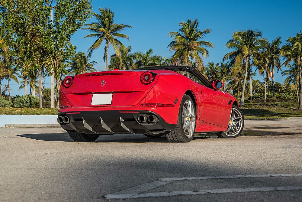 Rent Ferrari California T in Dubai