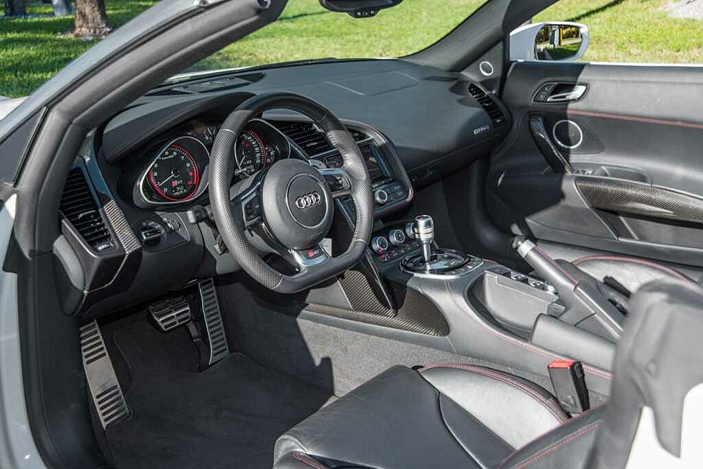 Audi R8 rental Dubai