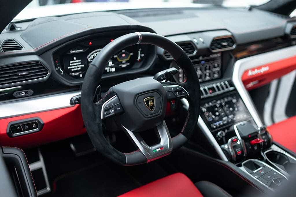Lamborghini Urus rental Dubai