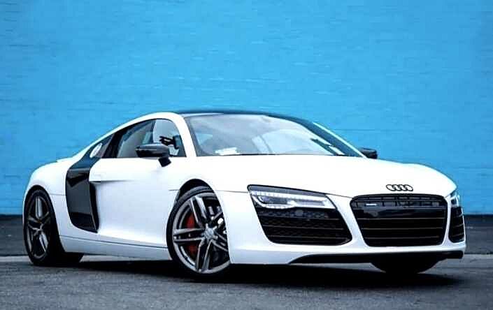 Rent an Audi R8 V10 Coupe in Dubai