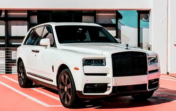 Rent Rolls-Royce Cullinan 2020 im Dubai