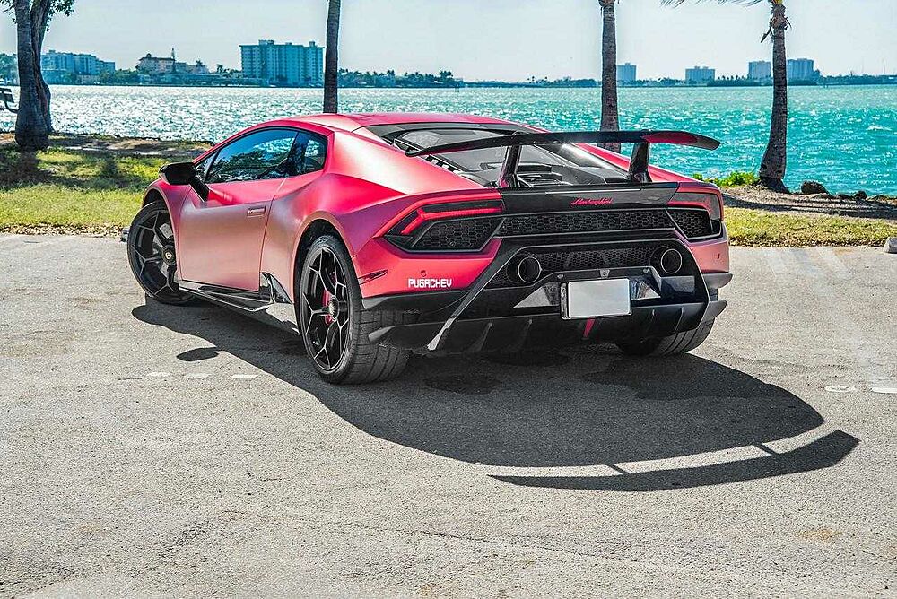 Rent Lamborghini Huracan Performante in Dubai