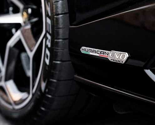 Rent Lamborghini Huracan EVO in Dubai 3