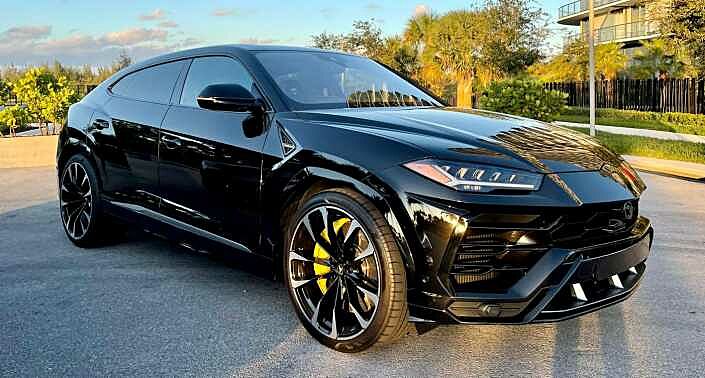 Rent Lamborghini Urus 2021 Black