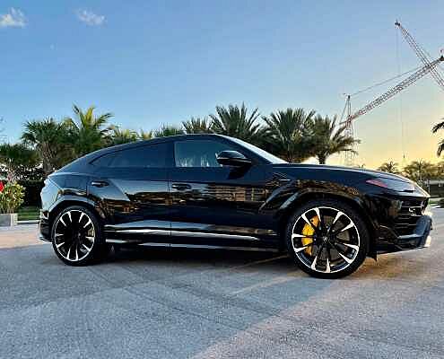 Rent Lamborghini Urus Black in Dubai 2
